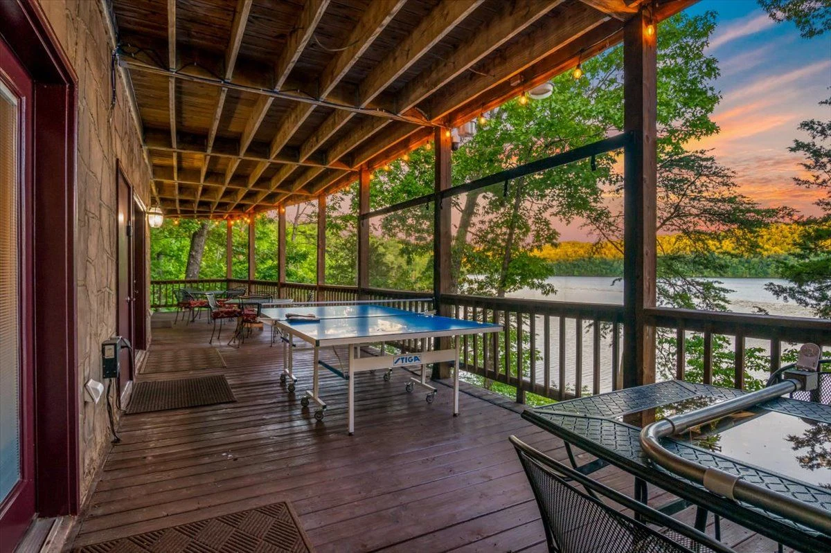 Covered lakeview deck at Parsons Shores Lodge, Norris Lake